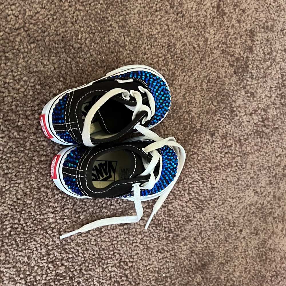Vans - Picture 2 of 2